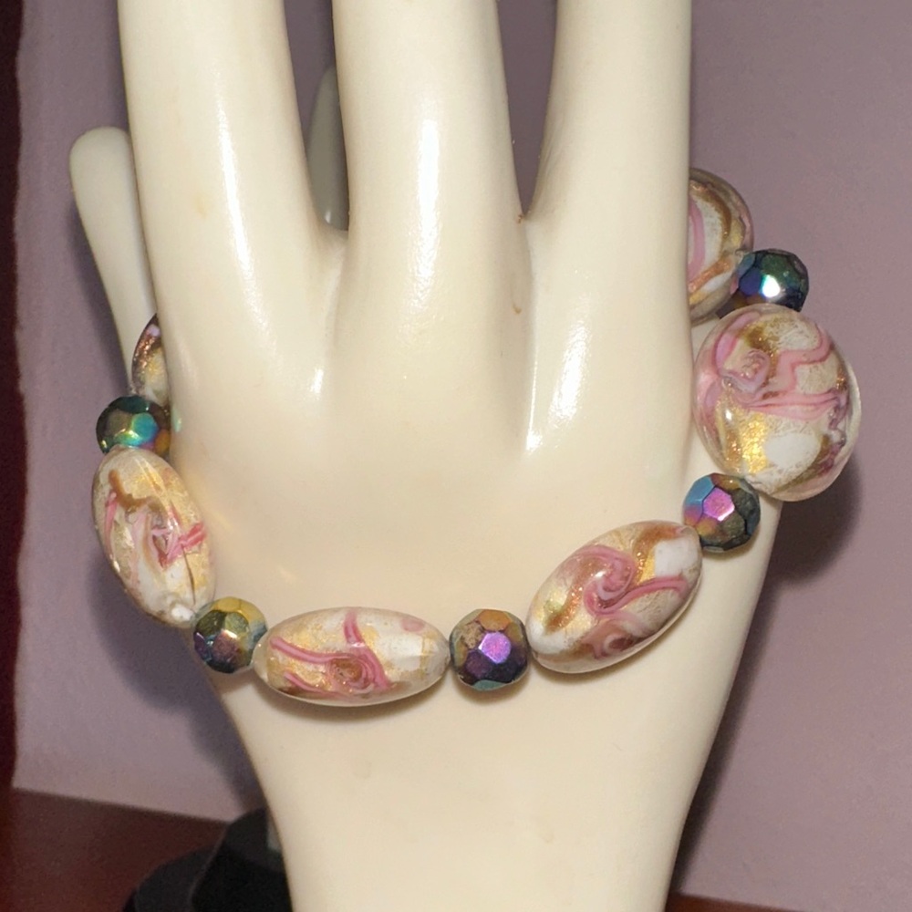 Pink, White‎ & Gold Swirl Large Glass & Blue/Green Faceted Bead Stretch Bracelet